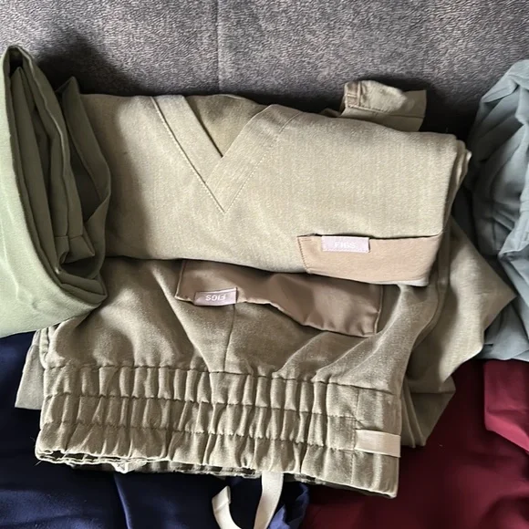 Figs Srubs - Picture 11 of 12